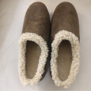 Minnetonka faux fur lined suede clogs. Like new size 10 M